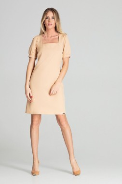 Sukienka z kwadratowym dekoltem 