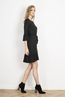 Luźna sukienka z falbanami 